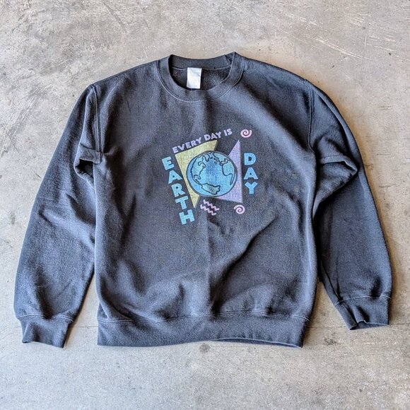 Vintage Every Day Is Earth Day Black Crewneck Sweatshirt small - Picture 1 of 6